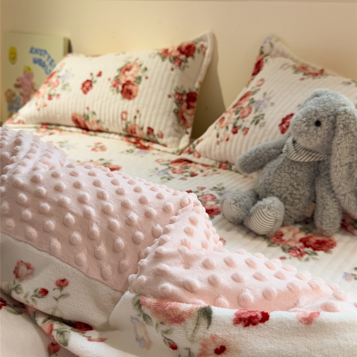 91家纺网 家纺一手货源 找家纺 （总）佰亿莱 2025新款牛奶绒豆豆绒印花床盖四件套