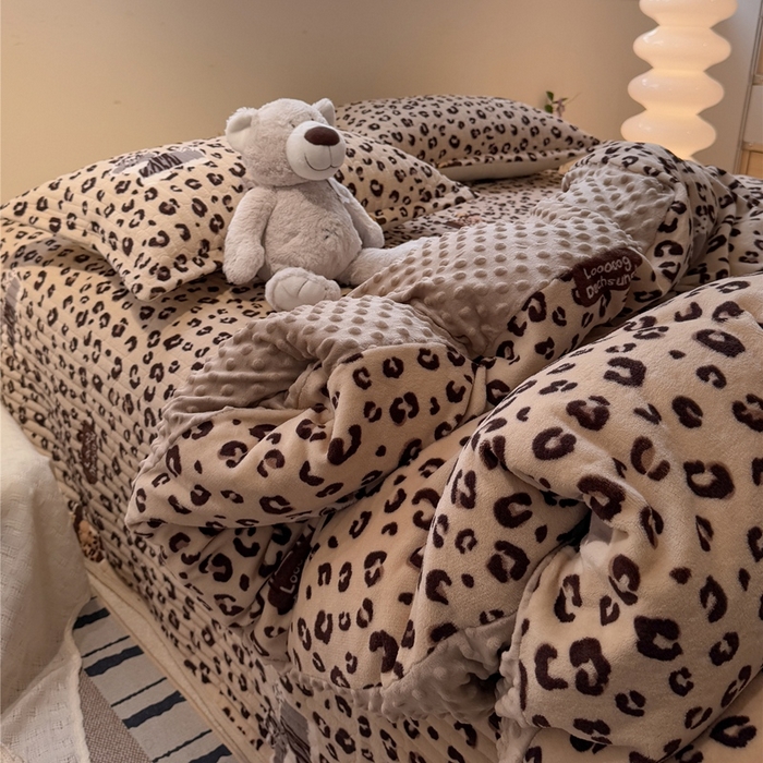 91家纺网 家纺一手货源 找家纺 （总）佰亿莱 2025新款牛奶绒豆豆绒印花床盖四件套