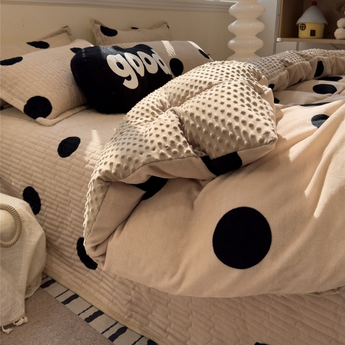 91家纺网 家纺一手货源 找家纺 （总）佰亿莱 2025新款牛奶绒豆豆绒印花床盖四件套