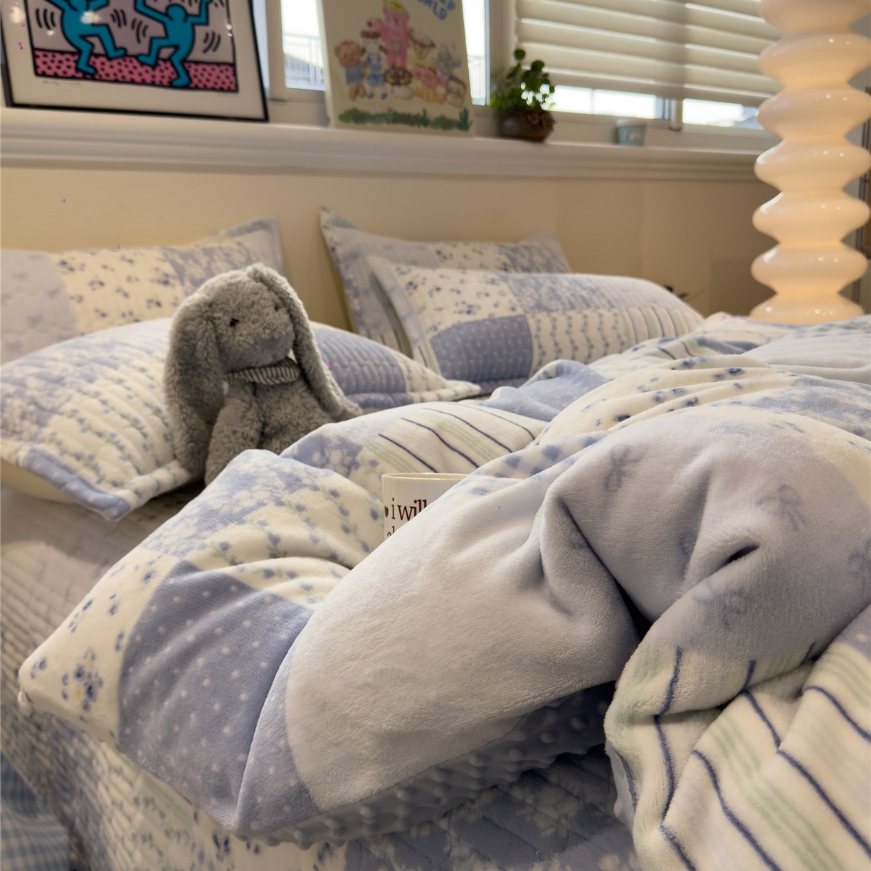 91家纺网 家纺一手货源 找家纺 佰亿莱 2026新款牛奶绒豆豆绒印花床盖四件套 百富蓝