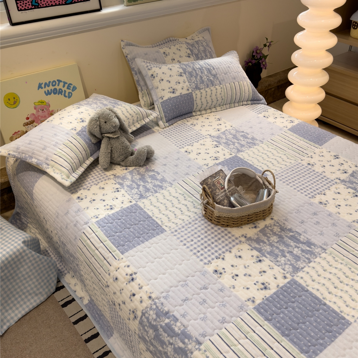 91家纺网 家纺一手货源 找家纺 佰亿莱 2026新款牛奶绒豆豆绒印花床盖四件套 百富蓝