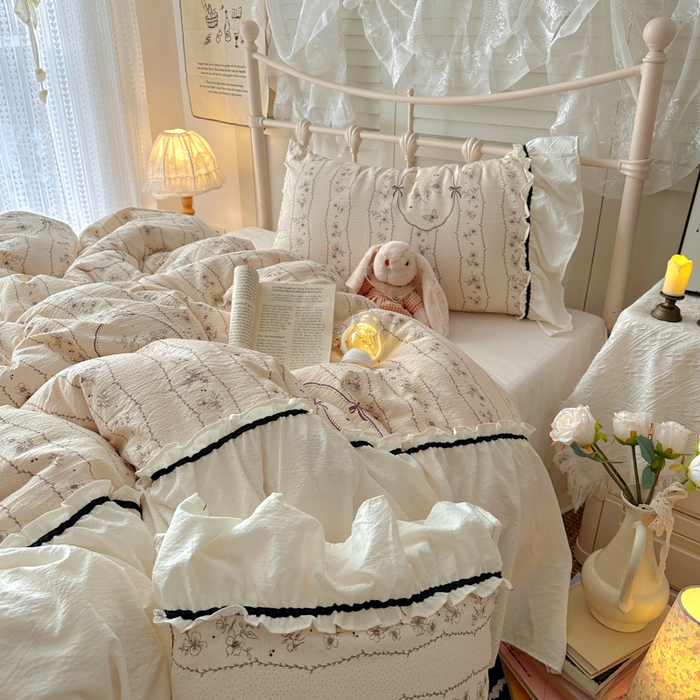 91家纺网 家纺一手货源 找家纺 阿曼达 2025新款韩系法式慵懒氛围感印花泡芙花边四件套（专版花型）-樱花泡芙 樱花泡芙-香榭