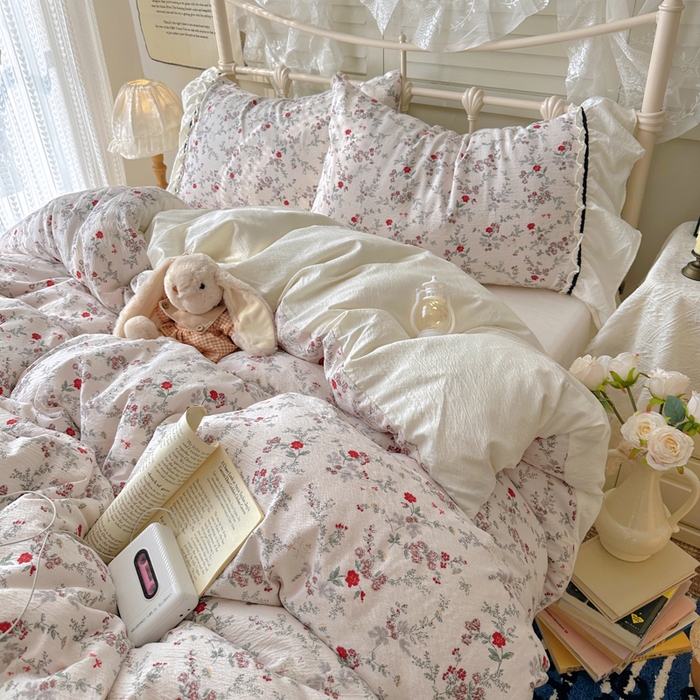 91家纺网 家纺一手货源 找家纺 阿曼达 2025新款韩系法式慵懒氛围感印花泡芙花边四件套（专版花型）-樱花泡芙 樱花泡芙-原里红