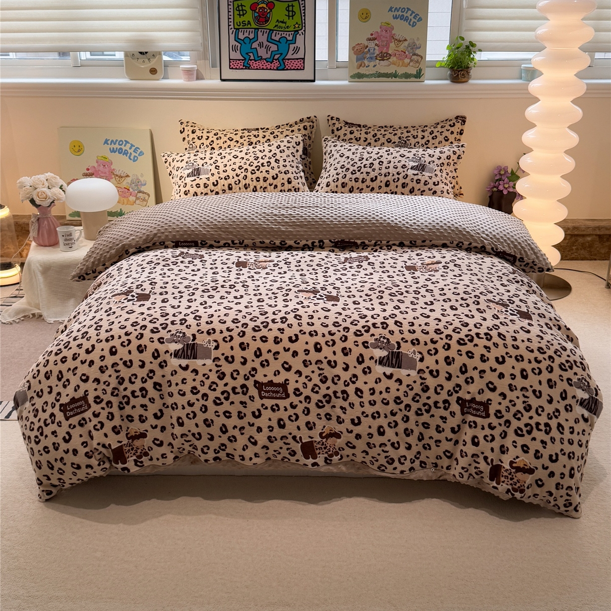 91家纺网 家纺一手货源 找家纺 佰亿莱 2026新款牛奶绒豆豆绒印花床盖四件套 豹纹狗狗