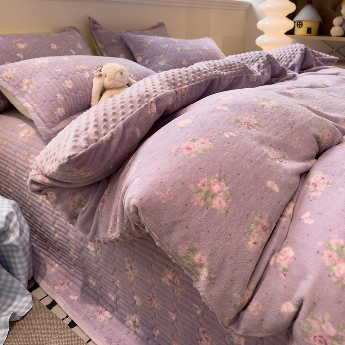 佰亿莱 2026新款牛奶绒豆豆绒印花床盖四件套 瑾紫花