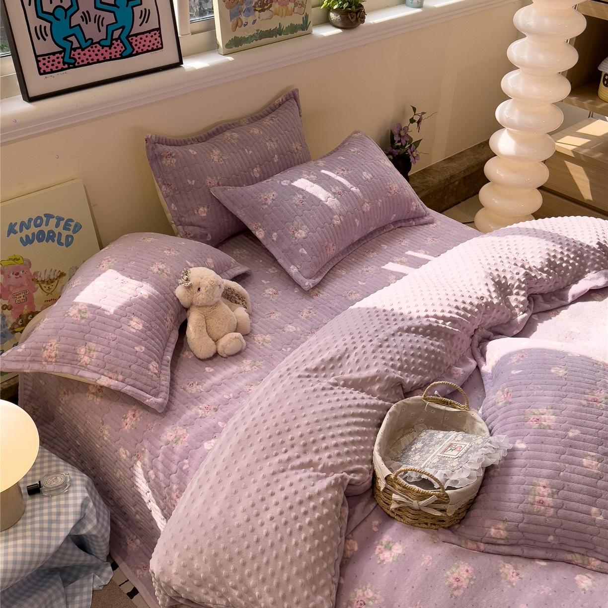 91家纺网 家纺一手货源 找家纺 佰亿莱 2026新款牛奶绒豆豆绒印花床盖四件套 瑾紫花