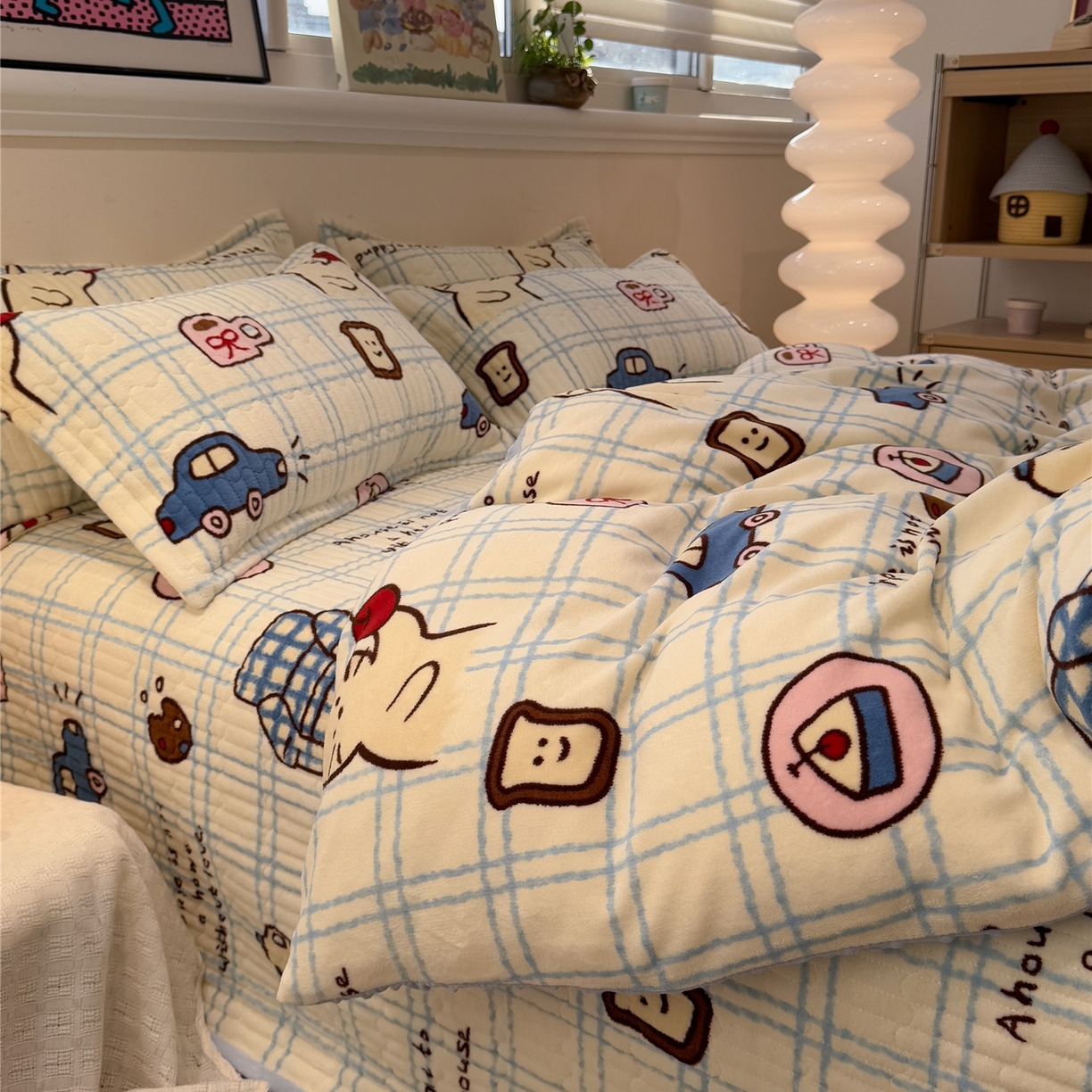 91家纺网 家纺一手货源 找家纺 佰亿莱 2026新款牛奶绒豆豆绒印花床盖四件套 猫咪酱