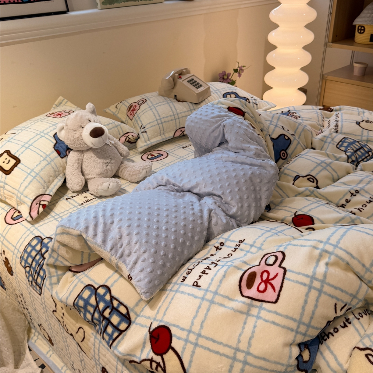 91家纺网 家纺一手货源 找家纺 佰亿莱 2026新款牛奶绒豆豆绒印花床盖四件套 猫咪酱