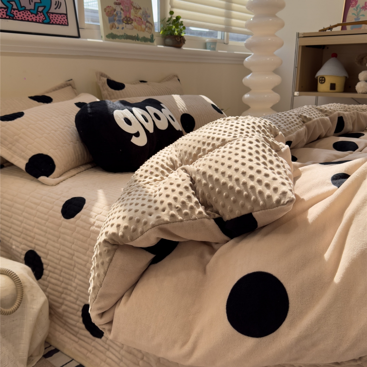 91家纺网 家纺一手货源 找家纺 佰亿莱 2026新款牛奶绒豆豆绒印花床盖四件套 奶油波波