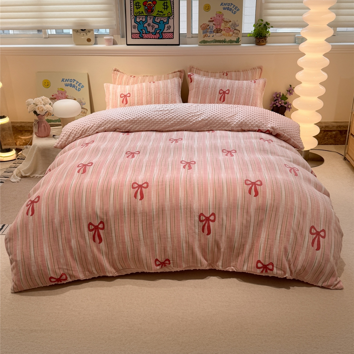 91家纺网 家纺一手货源 找家纺 佰亿莱 2026新款牛奶绒豆豆绒印花床盖四件套 条纹蝴蝶结