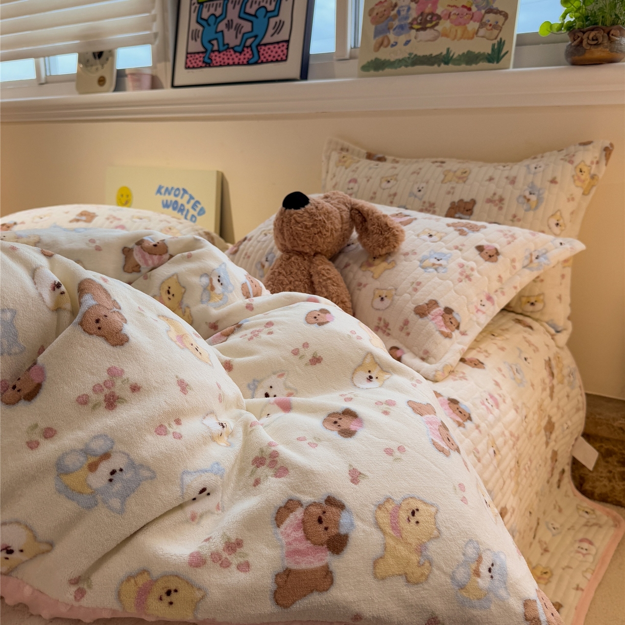 91家纺网 家纺一手货源 找家纺 佰亿莱 2026新款牛奶绒豆豆绒印花床盖四件套 旺仔乐园