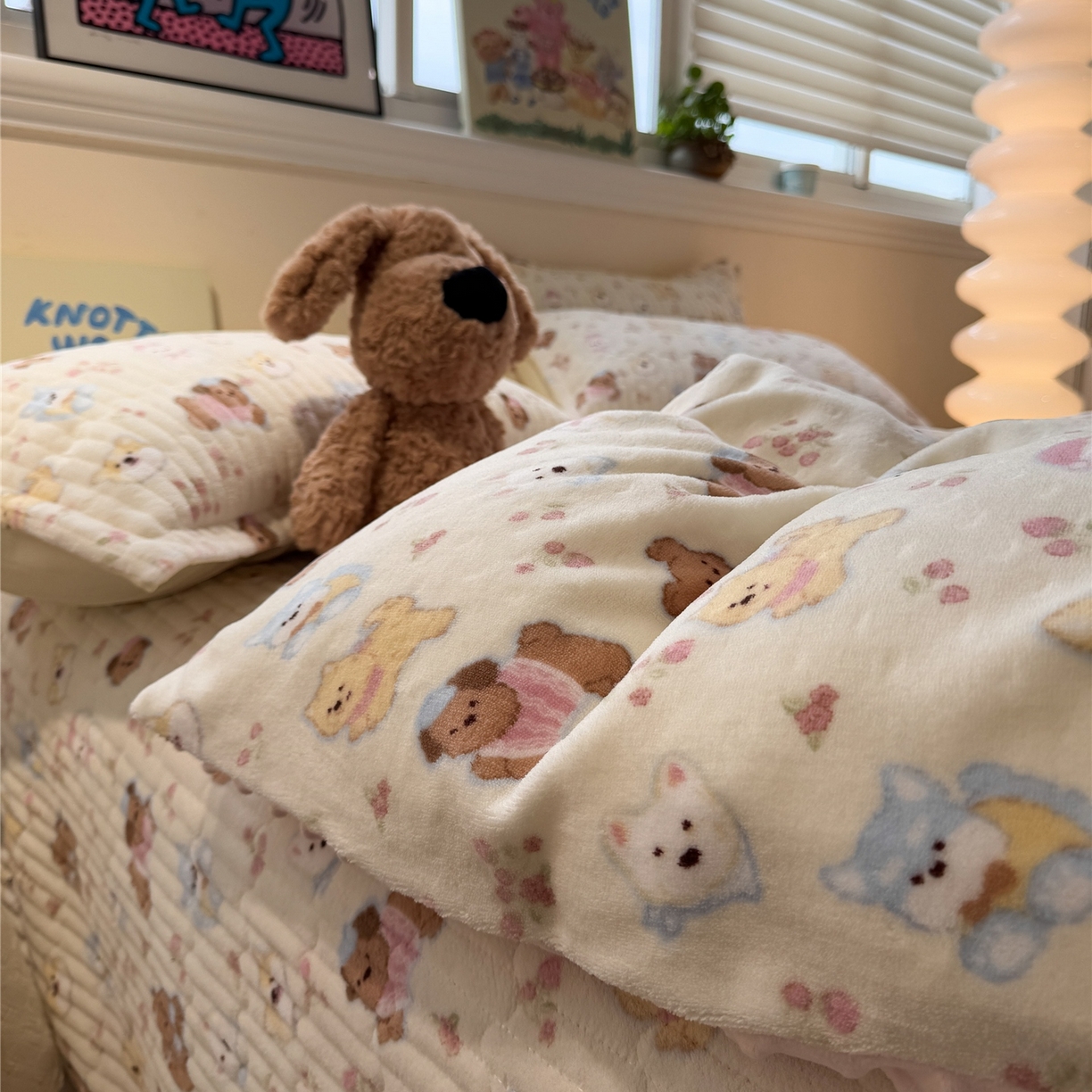 91家纺网 家纺一手货源 找家纺 佰亿莱 2026新款牛奶绒豆豆绒印花床盖四件套 旺仔乐园