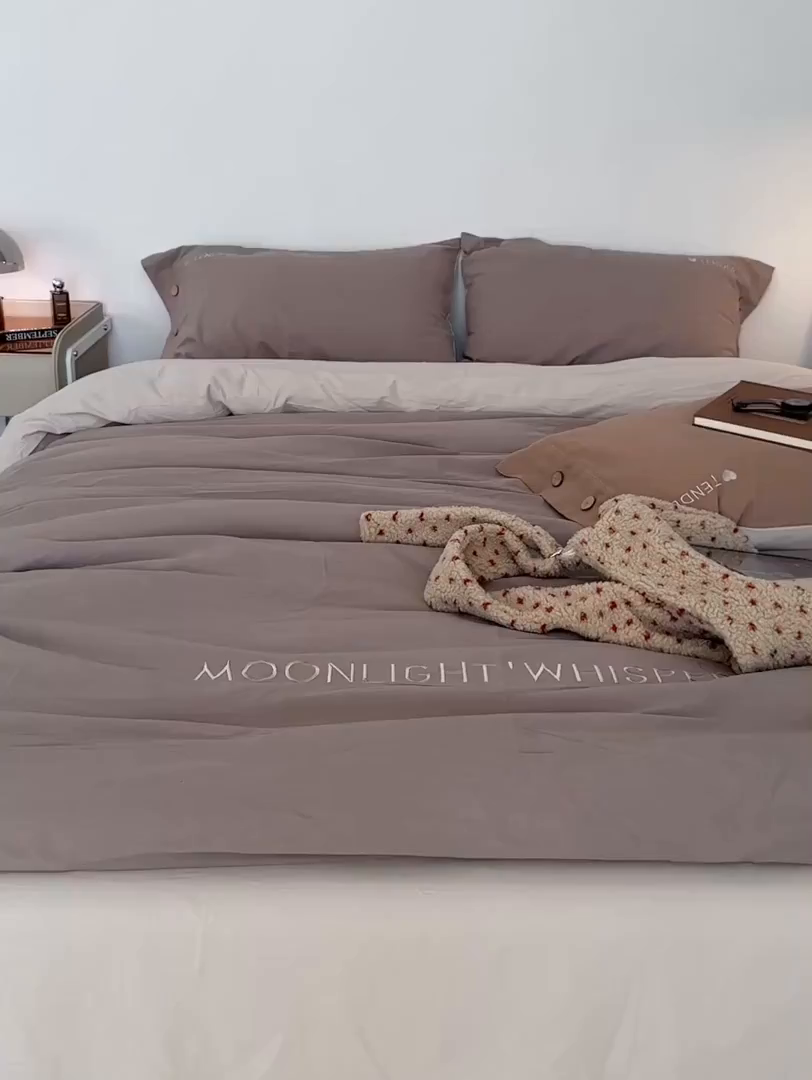 91家纺网 家纺一手货源 找家纺 （总）艾咪-Amy ntmy 2025秋冬纽扣款全棉加厚磨毛刺绣四件套-漫月