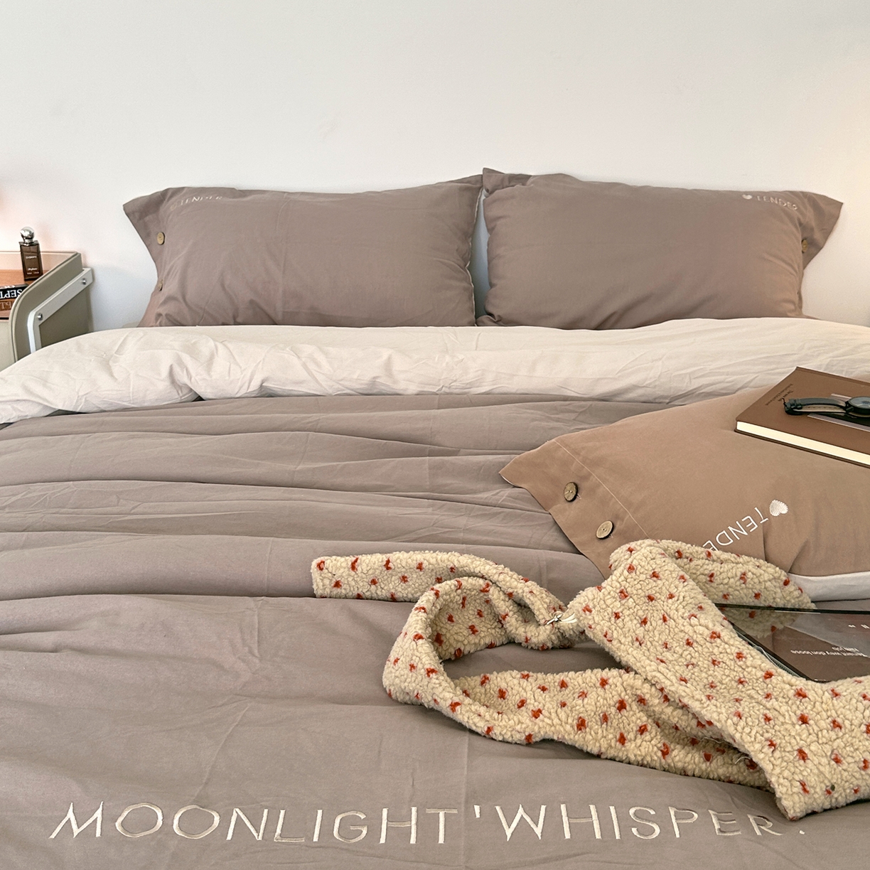 91家纺网 家纺一手货源 找家纺 （总）艾咪-Amy ntmy 2025秋冬纽扣款全棉加厚磨毛刺绣四件套-漫月