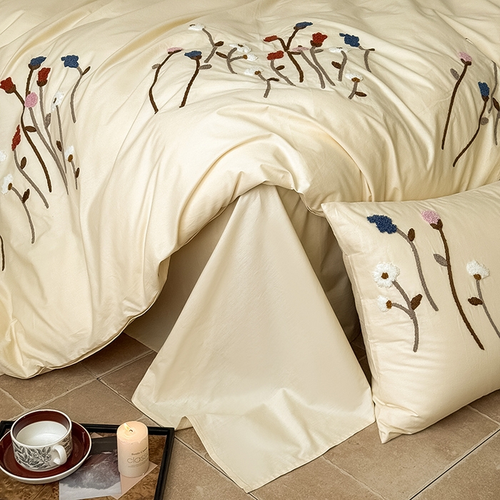 91家纺网 家纺一手货源 找家纺 Mr.pig猪先生水洗棉 2025新款全棉水洗棉毛巾绣四件套-花盏 花盏-杏仁白