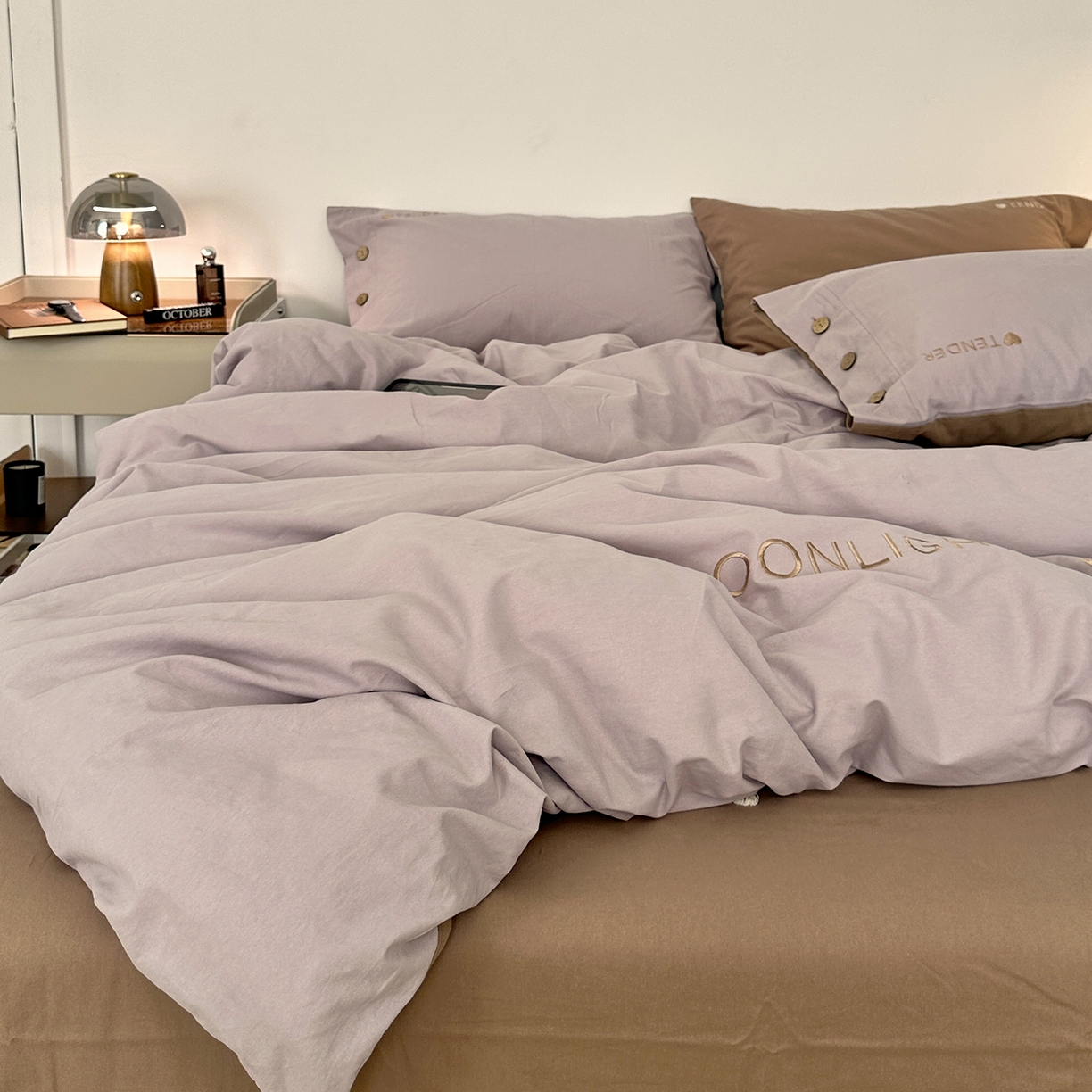 91家纺网 家纺一手货源 找家纺 艾咪-Amy ntmy 2025秋冬纽扣款全棉加厚磨毛刺绣四件套-漫月 漫月紫咖