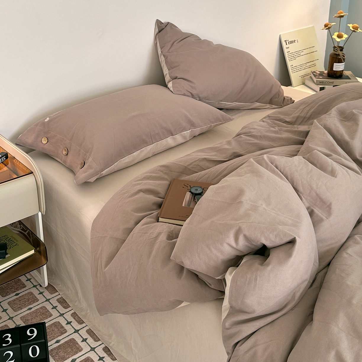 91家纺网 家纺一手货源 找家纺 艾咪-Amy ntmy 2025秋冬纽扣款全棉加厚磨毛刺绣四件套-漫月 漫月灰米