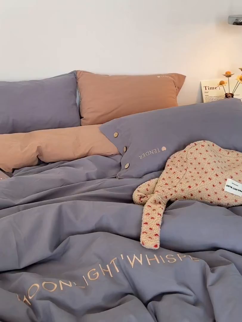 91家纺网 家纺一手货源 找家纺 艾咪-Amy ntmy 2025秋冬纽扣款全棉加厚磨毛刺绣四件套-漫月 漫月灰咖