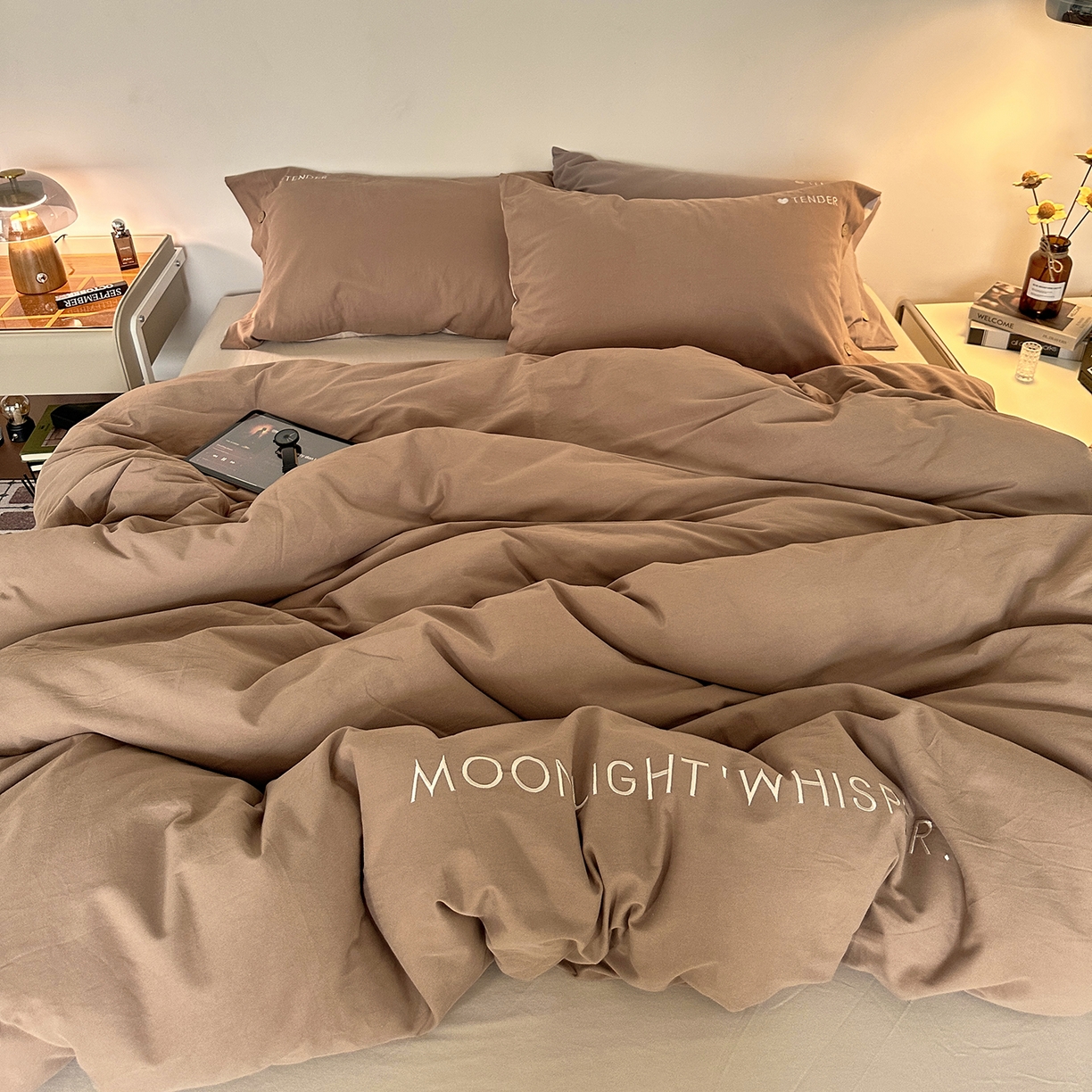 91家纺网 家纺一手货源 找家纺 艾咪-Amy ntmy 2025秋冬纽扣款全棉加厚磨毛刺绣四件套-漫月 漫月咖米