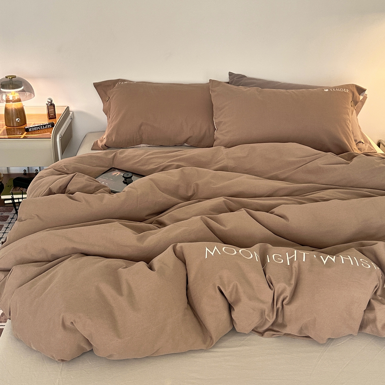 91家纺网 家纺一手货源 找家纺 艾咪-Amy ntmy 2025秋冬纽扣款全棉加厚磨毛刺绣四件套-漫月 漫月咖米