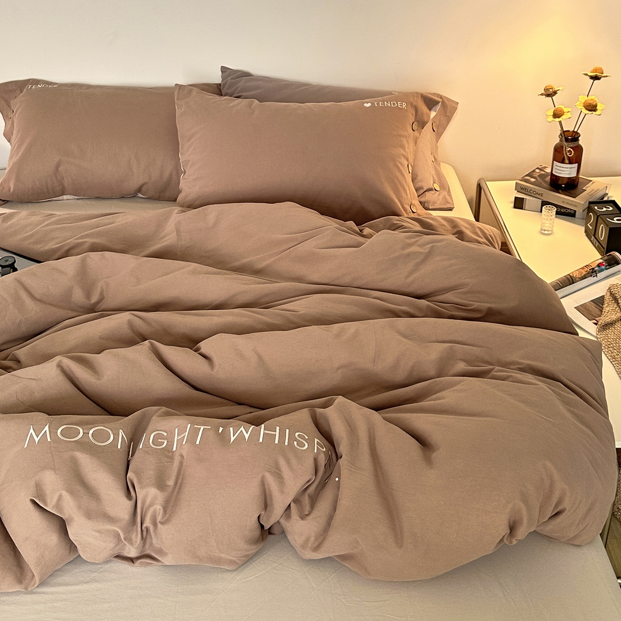 91家纺网 家纺一手货源 找家纺 艾咪-Amy ntmy 2025秋冬纽扣款全棉加厚磨毛刺绣四件套-漫月 漫月咖米