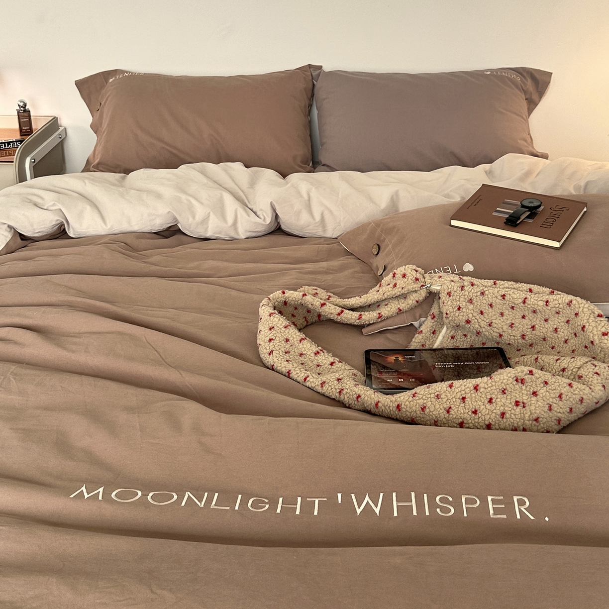 91家纺网 家纺一手货源 找家纺 艾咪-Amy ntmy 2025秋冬纽扣款全棉加厚磨毛刺绣四件套-漫月 漫月咖米