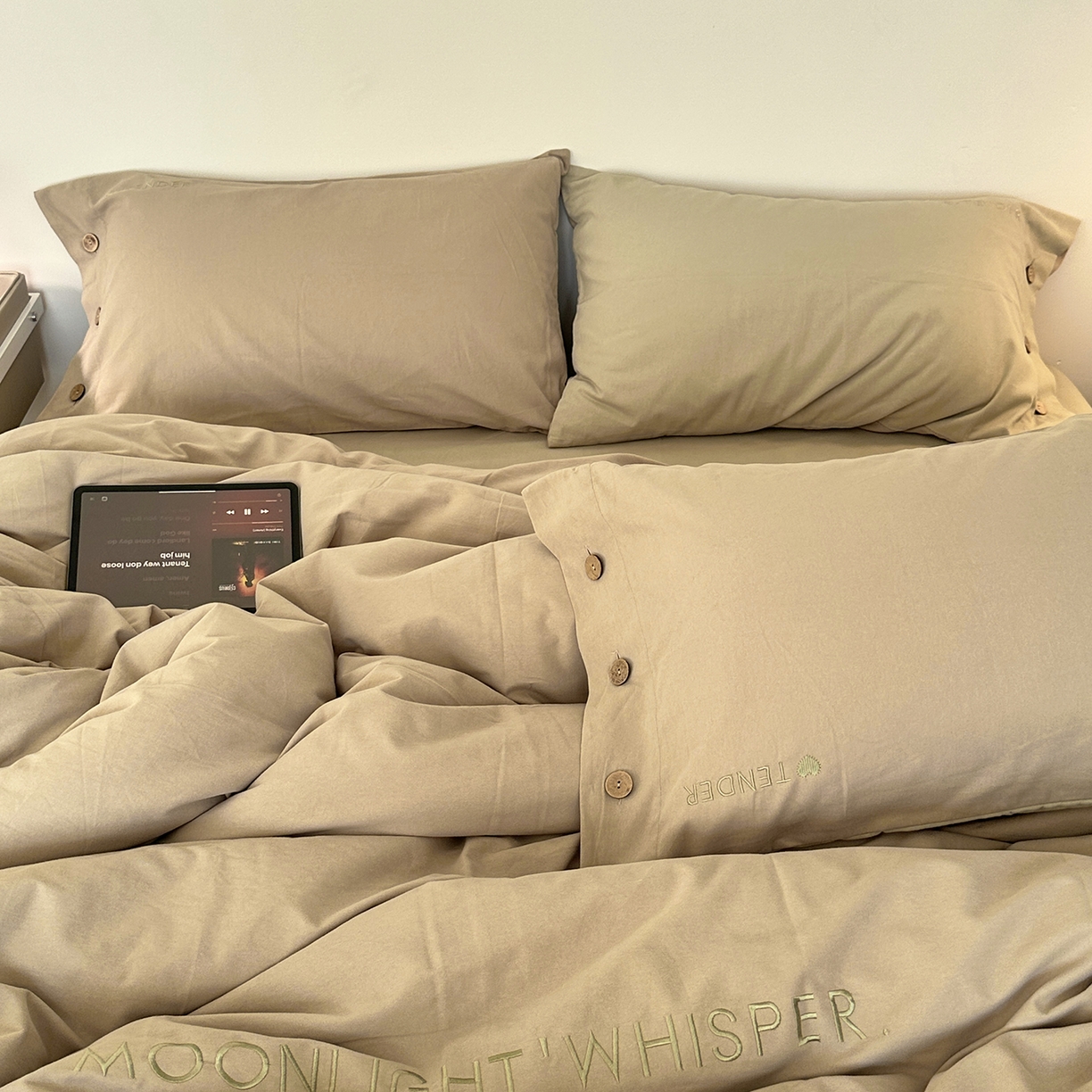 91家纺网 家纺一手货源 找家纺 艾咪-Amy ntmy 2025秋冬纽扣款全棉加厚磨毛刺绣四件套-漫月 漫月卡绿