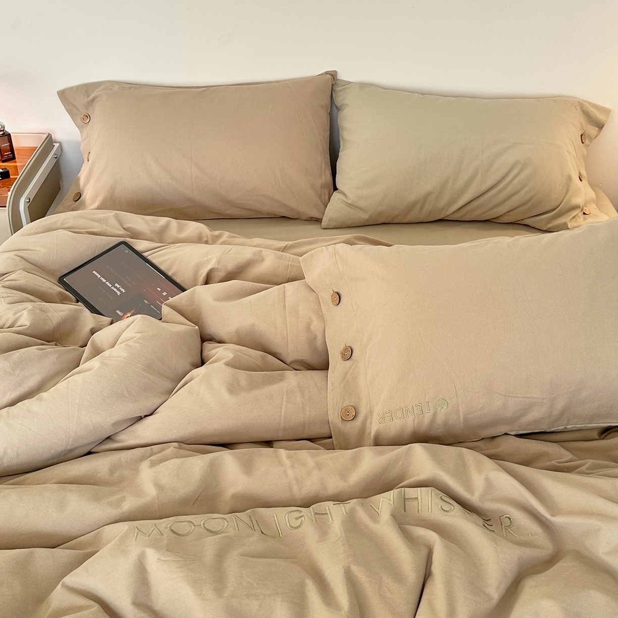 91家纺网 家纺一手货源 找家纺 艾咪-Amy ntmy 2025秋冬纽扣款全棉加厚磨毛刺绣四件套-漫月 漫月卡绿