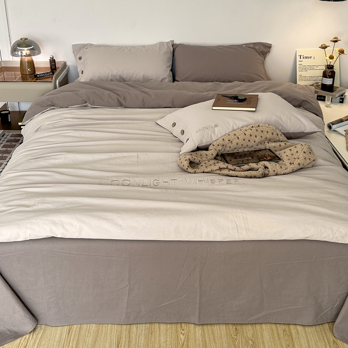 91家纺网 家纺一手货源 找家纺 艾咪-Amy ntmy 2025秋冬纽扣款全棉加厚磨毛刺绣四件套-漫月 漫月米灰