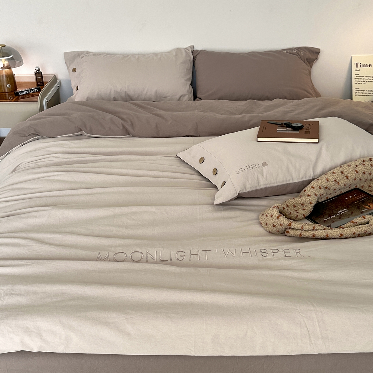 91家纺网 家纺一手货源 找家纺 艾咪-Amy ntmy 2025秋冬纽扣款全棉加厚磨毛刺绣四件套-漫月 漫月米灰