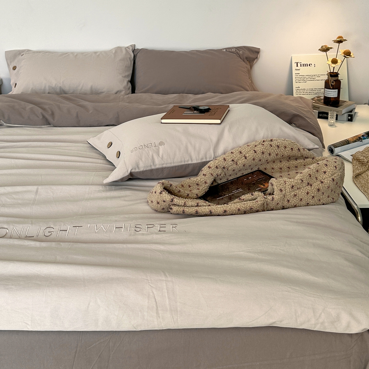 91家纺网 家纺一手货源 找家纺 艾咪-Amy ntmy 2025秋冬纽扣款全棉加厚磨毛刺绣四件套-漫月 漫月米灰