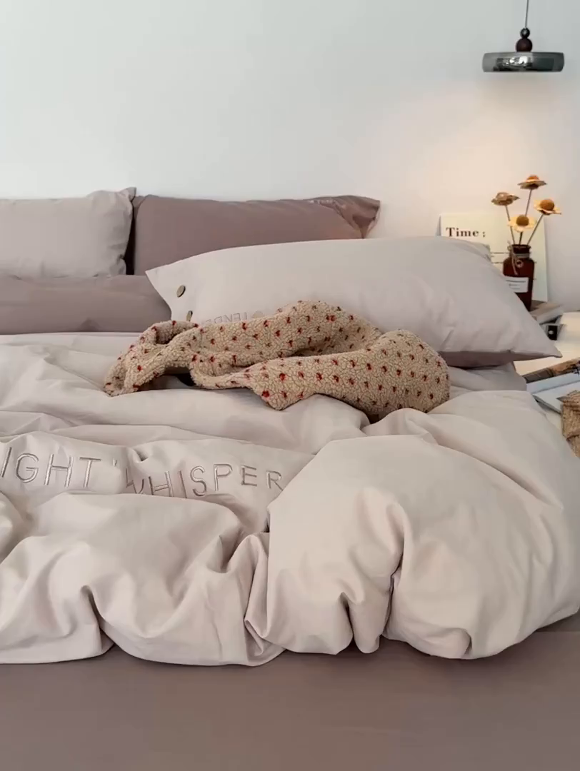 91家纺网 家纺一手货源 找家纺 艾咪-Amy ntmy 2025秋冬纽扣款全棉加厚磨毛刺绣四件套-漫月 漫月米灰