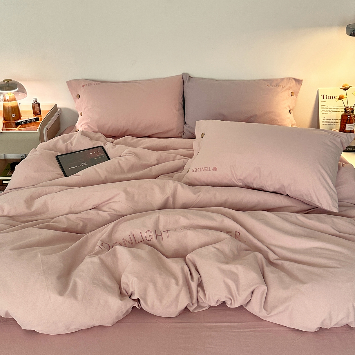 91家纺网 家纺一手货源 找家纺 艾咪-Amy ntmy 2025秋冬纽扣款全棉加厚磨毛刺绣四件套-漫月 漫月桃粉