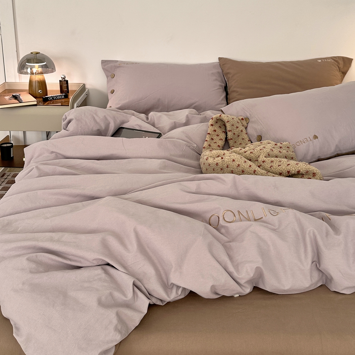 91家纺网 家纺一手货源 找家纺 艾咪-Amy ntmy 2025秋冬纽扣款全棉加厚磨毛刺绣四件套-漫月 漫月紫咖