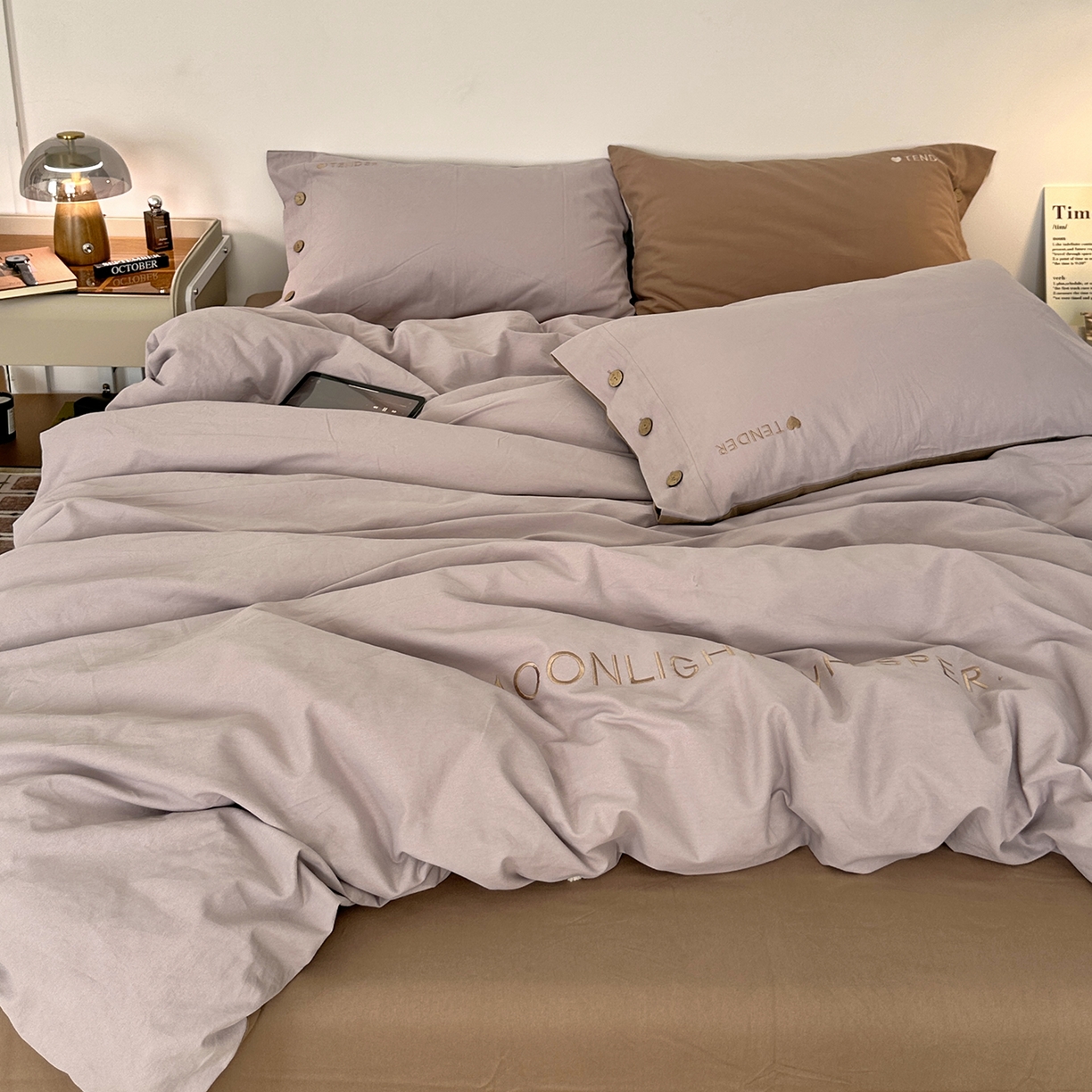 91家纺网 家纺一手货源 找家纺 艾咪-Amy ntmy 2025秋冬纽扣款全棉加厚磨毛刺绣四件套-漫月 漫月紫咖