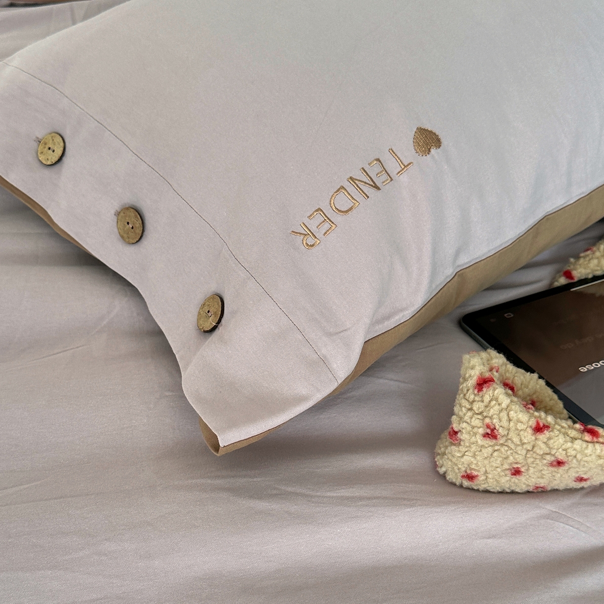 91家纺网 家纺一手货源 找家纺 艾咪-Amy ntmy 2025秋冬纽扣款全棉加厚磨毛刺绣四件套-漫月 漫月紫咖