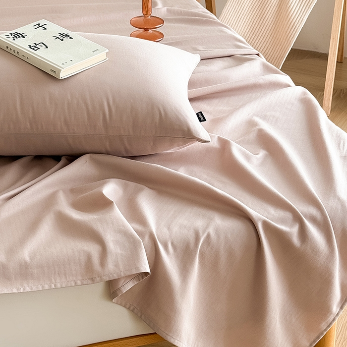 91家纺网 家纺一手货源 找家纺 Mr.pig猪先生水洗棉 2025新款全棉人字纹单床单 薄纱紫