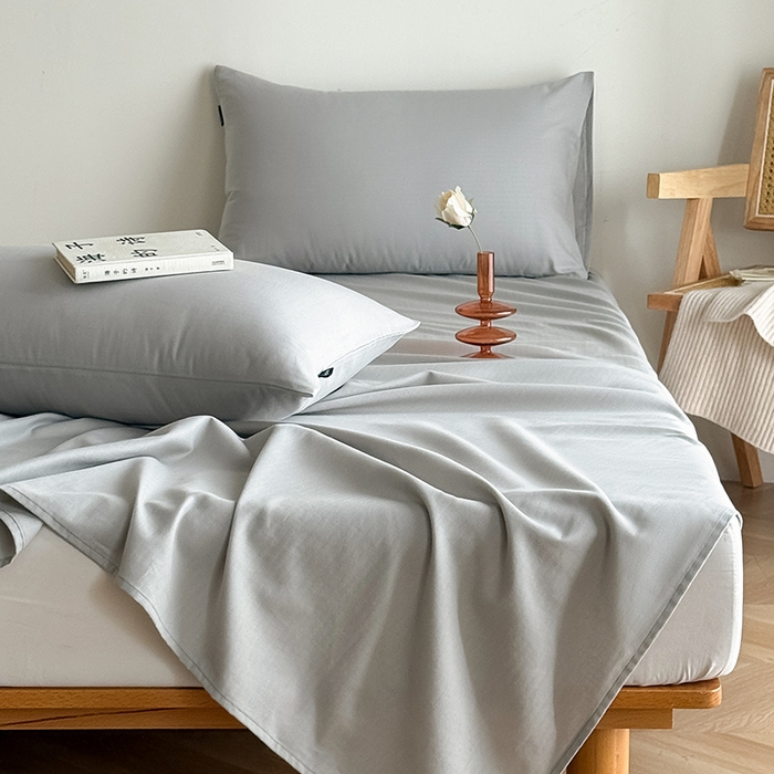 91家纺网 家纺一手货源 找家纺 Mr.pig猪先生水洗棉 2025新款全棉人字纹单床单 薄雾灰