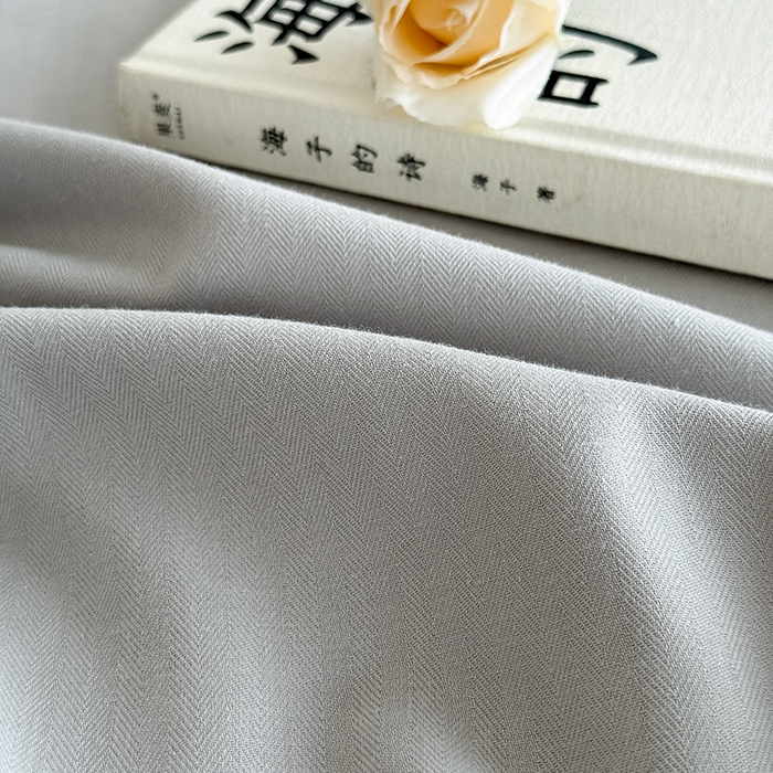 91家纺网 家纺一手货源 找家纺 Mr.pig猪先生水洗棉 2025新款全棉人字纹单床单 薄雾灰