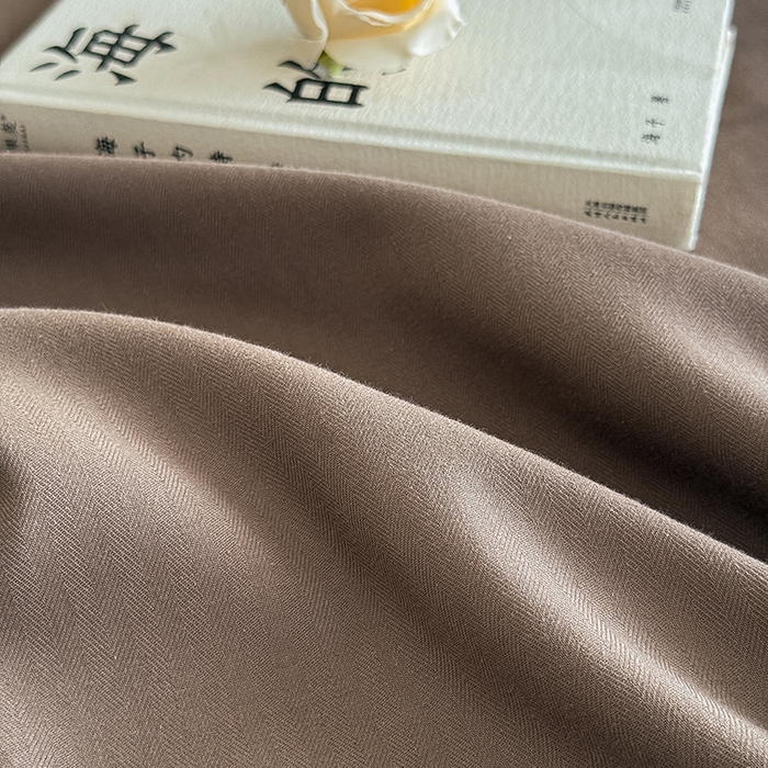 91家纺网 家纺一手货源 找家纺 Mr.pig猪先生水洗棉 2025新款全棉人字纹单床单 深棕