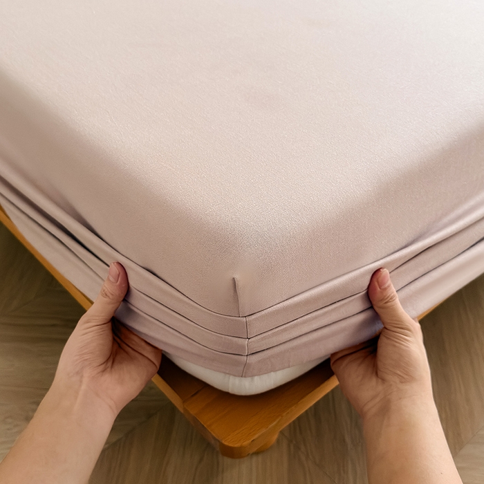 91家纺网 家纺一手货源 找家纺 Mr.pig猪先生水洗棉 2025新款全棉人字纹单床笠 薄纱紫