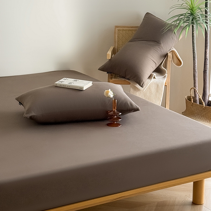 91家纺网 家纺一手货源 找家纺 Mr.pig猪先生水洗棉 2025新款全棉人字纹单床笠 深咖