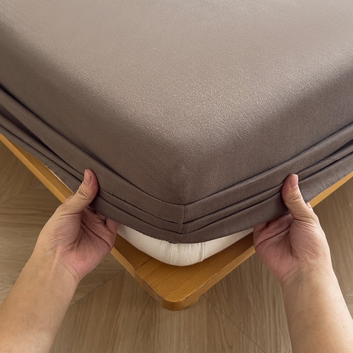 91家纺网 家纺一手货源 找家纺 Mr.pig猪先生水洗棉 2025新款全棉人字纹单床笠 深咖