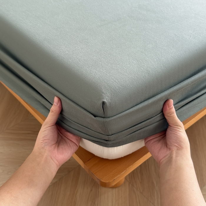 91家纺网 家纺一手货源 找家纺 Mr.pig猪先生水洗棉 2025新款全棉人字纹单床笠 苔绿