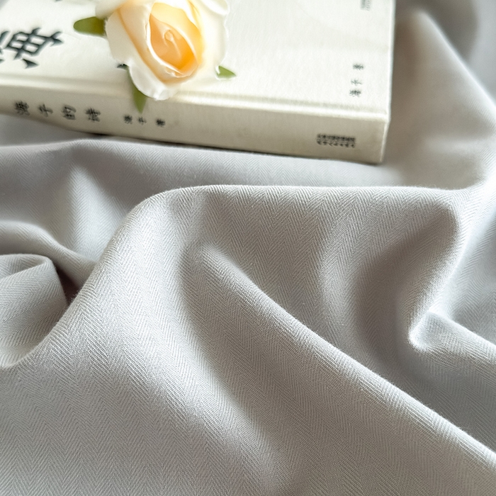 91家纺网 家纺一手货源 找家纺 Mr.pig猪先生水洗棉 2025新款全棉人字纹单床笠 薄雾灰