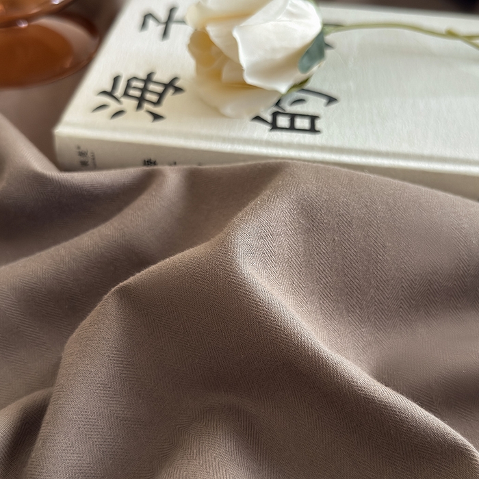 91家纺网 家纺一手货源 找家纺 Mr.pig猪先生水洗棉 2025新款全棉人字纹单床笠 深咖