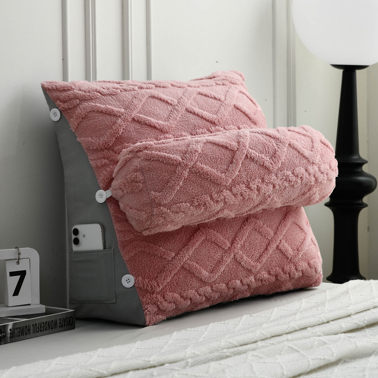 91家纺网 家纺一手货源 找家纺 爱妮灵蚊帐 2025新款塔芙绒头枕三角靠垫代发货 豆沙粉