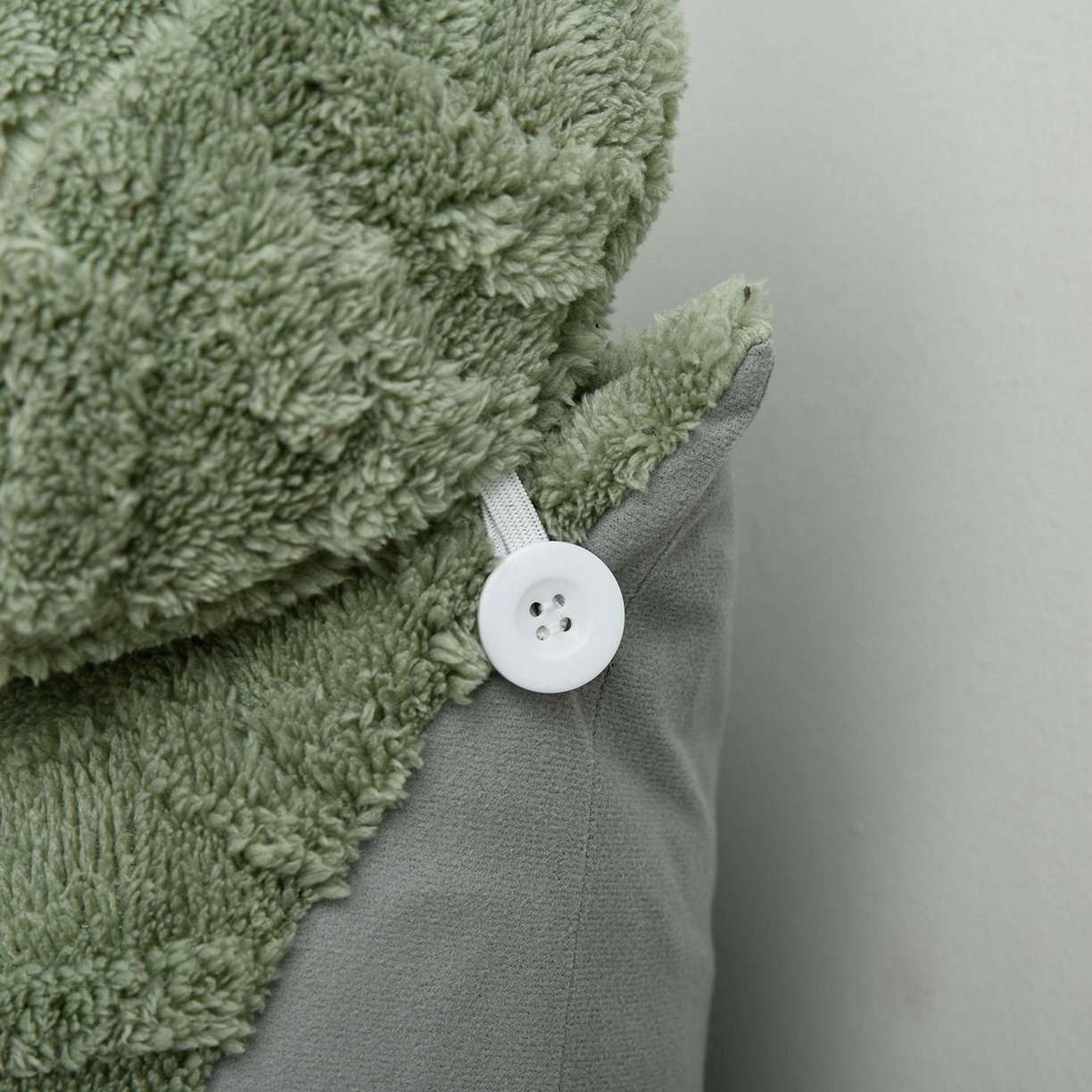 91家纺网 家纺一手货源 找家纺 爱妮灵蚊帐 2025新款塔芙绒头枕三角靠垫代发货 抹茶绿