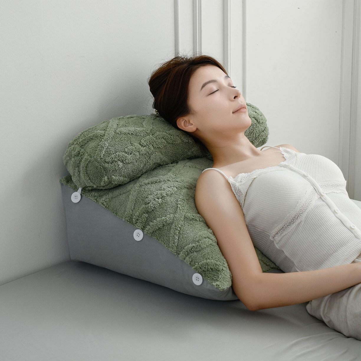 91家纺网 家纺一手货源 找家纺 爱妮灵蚊帐 2025新款塔芙绒头枕三角靠垫代发货 抹茶绿