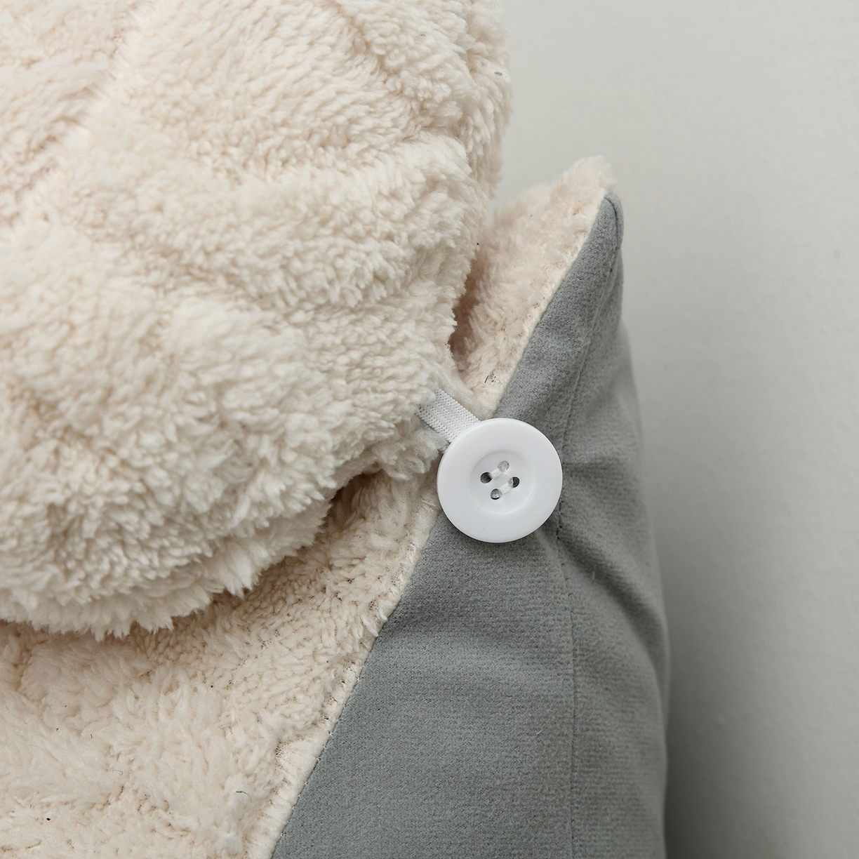 91家纺网 家纺一手货源 找家纺 爱妮灵蚊帐 2025新款塔芙绒头枕三角靠垫代发货 奶白